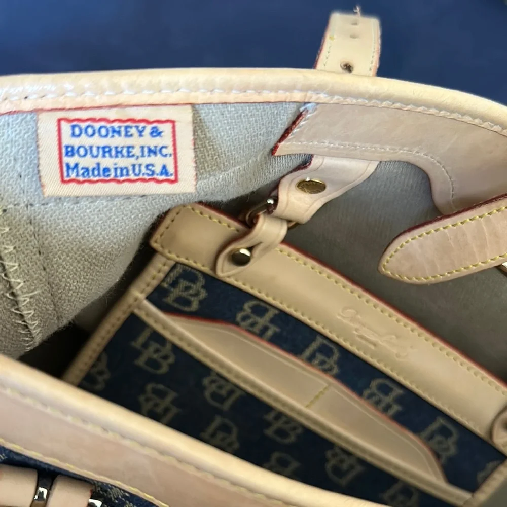 Dooney & Bourke reposhing this